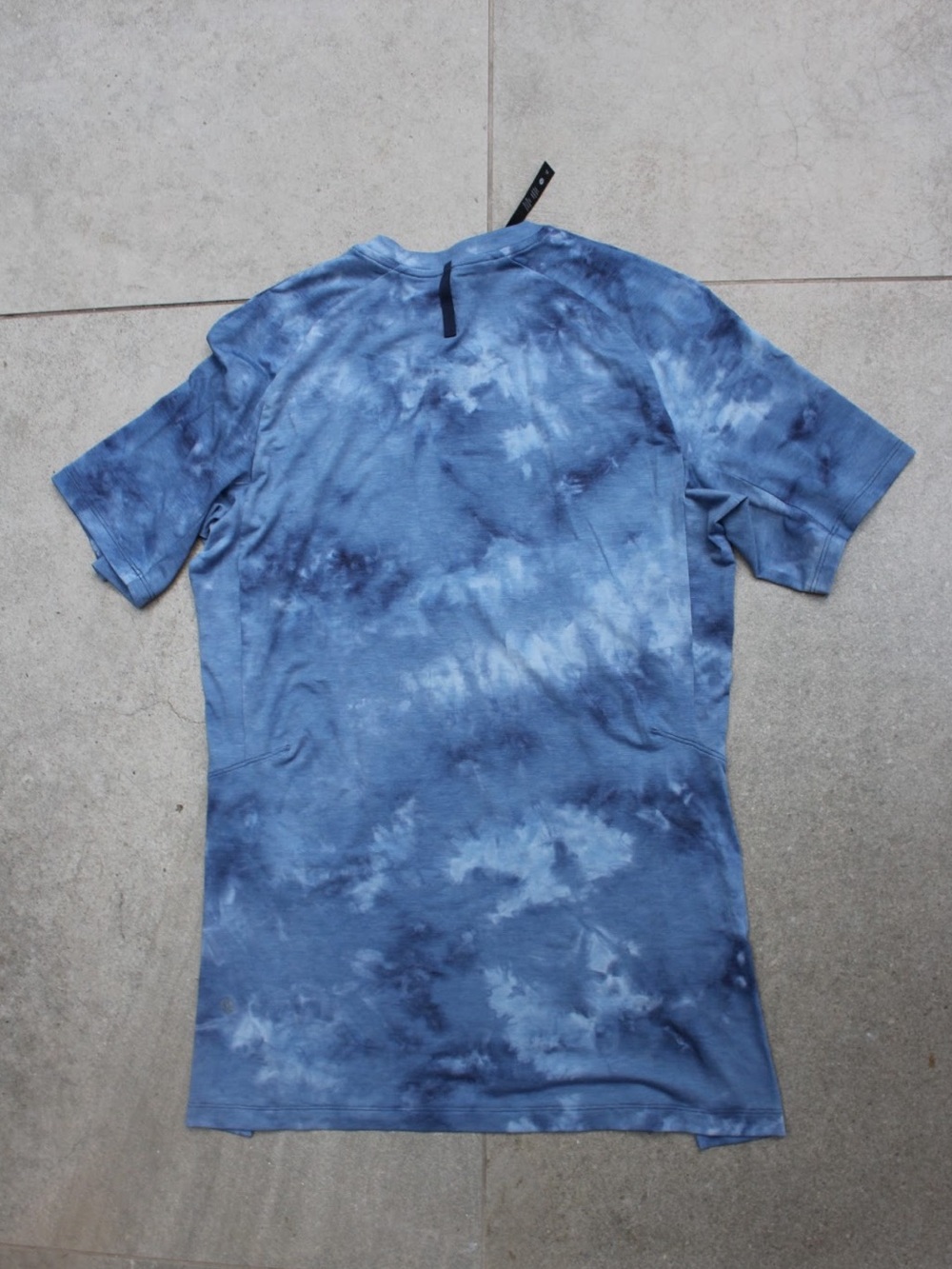 Lululemon Always Agile Short Sleeve size XS Men's Shirt Blue Tie-Dye - Picture 3 of 8